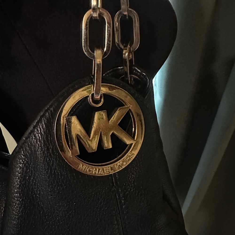 Michael Kors Black Leather Shoulder Bag with Gold Hardware - Picture 2 of 9